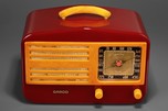GAROD 1450 Catalin ’Peak-Top’ Radio in Bright Plum + Yellow